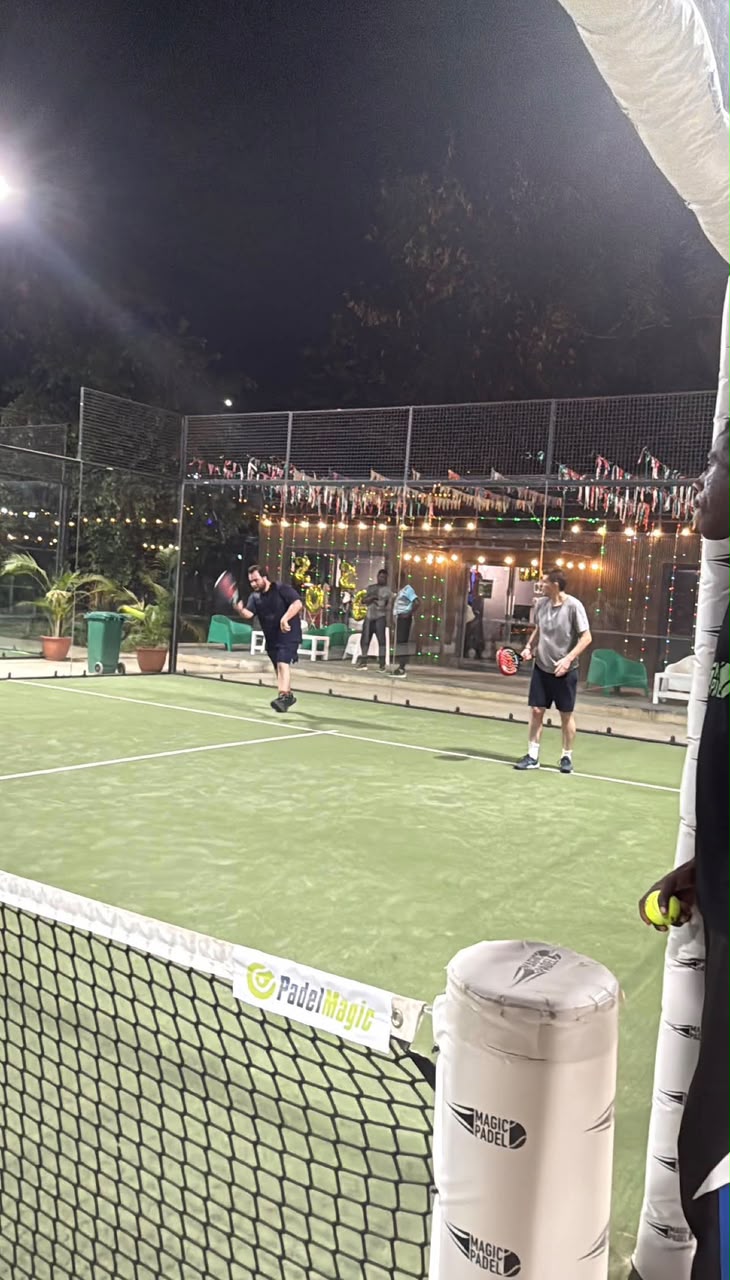 Monaliza Tennis Club seating